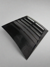 Load image into Gallery viewer, E36 / E46 / UNIVERSAL CARBON FIBER HOOD VENT